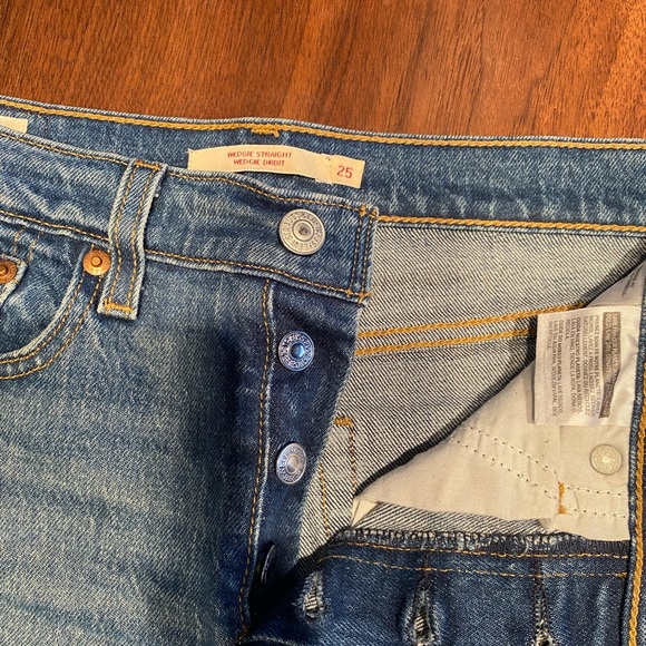 Authentic Levi’s Wedgie jeans 25W X 26L - Picture 2 of 5